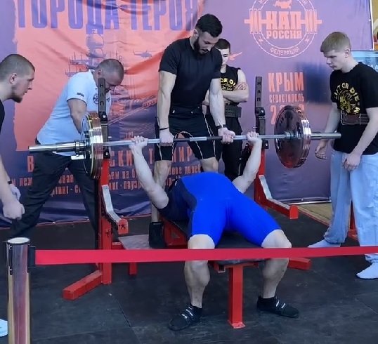 Соревновательный жим лежа